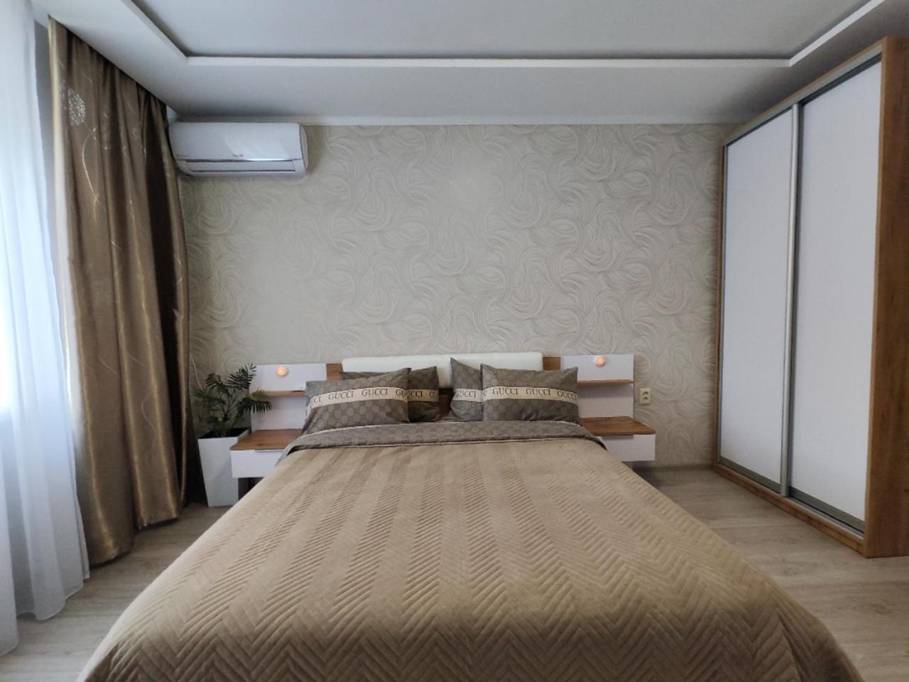 Zlata De Luxe Appartement Ivano-Frankivsk Buitenkant foto